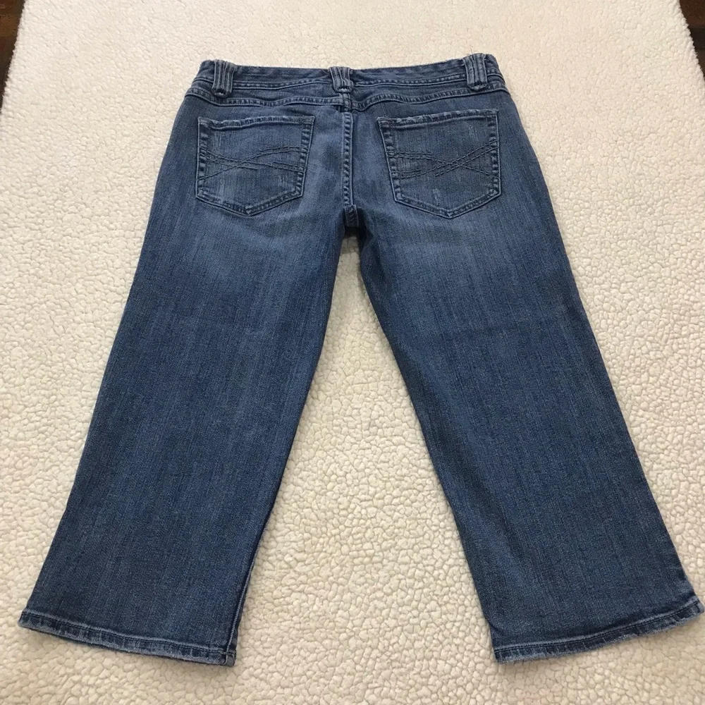 Aeropostale Stretch Denim Blue Jean Capri Pants
Size 9 / 10 Medium 
2 Front & - Picture 12 of 16